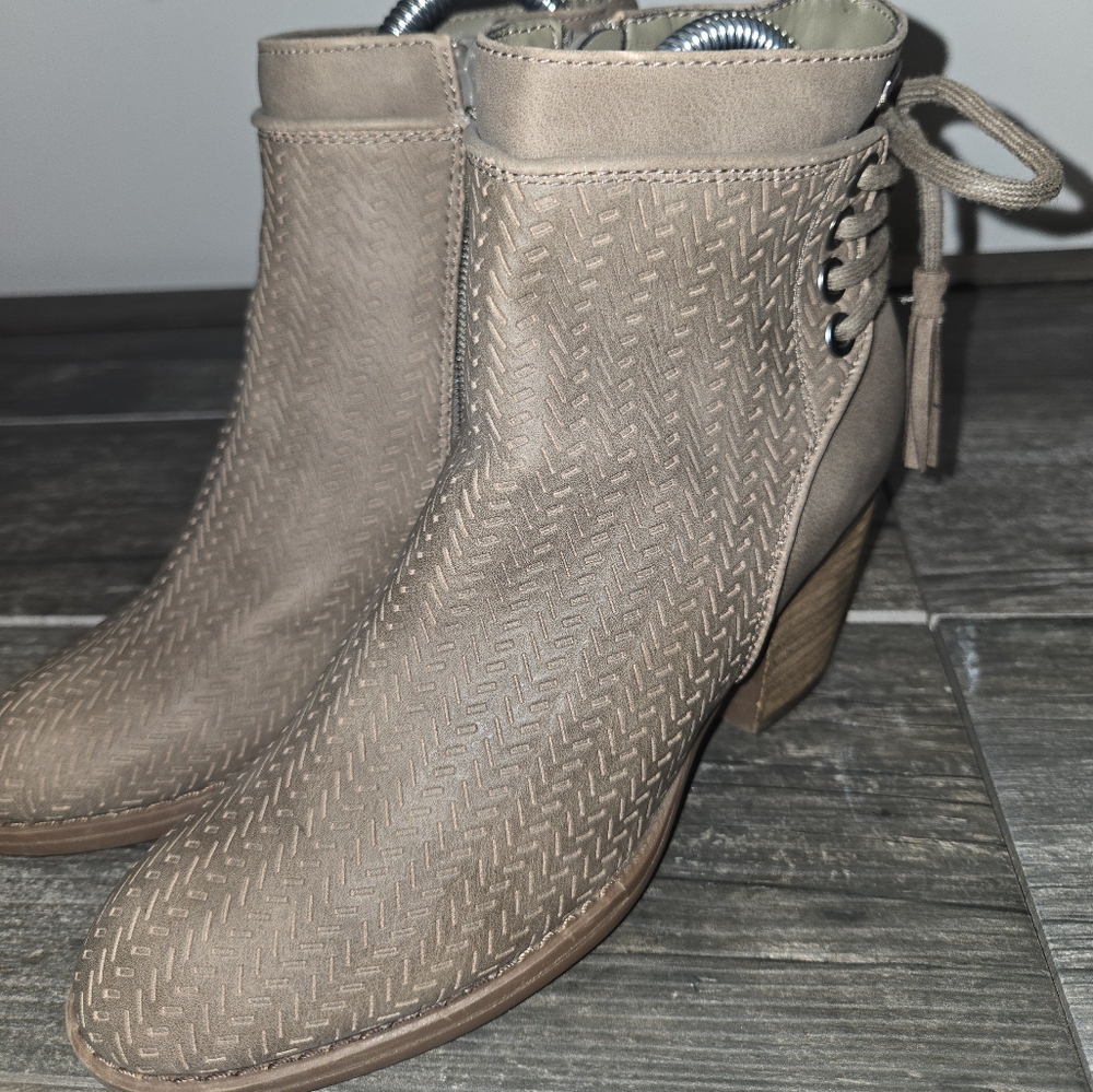 Roxy Devon Charcoal Embossed Ankle Boot Size 5.5 … - image 1